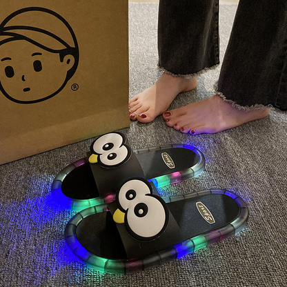 👟✨🐧 Pantofole Luminose a LED per Bambini - Design Cartoni Animati 🌟👶