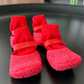 🐕🧦 Calzini antiscivolo e impermeabili per cani e gatti – Zampe protette, pavimenti asciutti! 💧✨