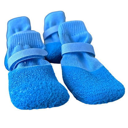 🐕🧦 Calzini antiscivolo e impermeabili per cani e gatti – Zampe protette, pavimenti asciutti! 💧✨